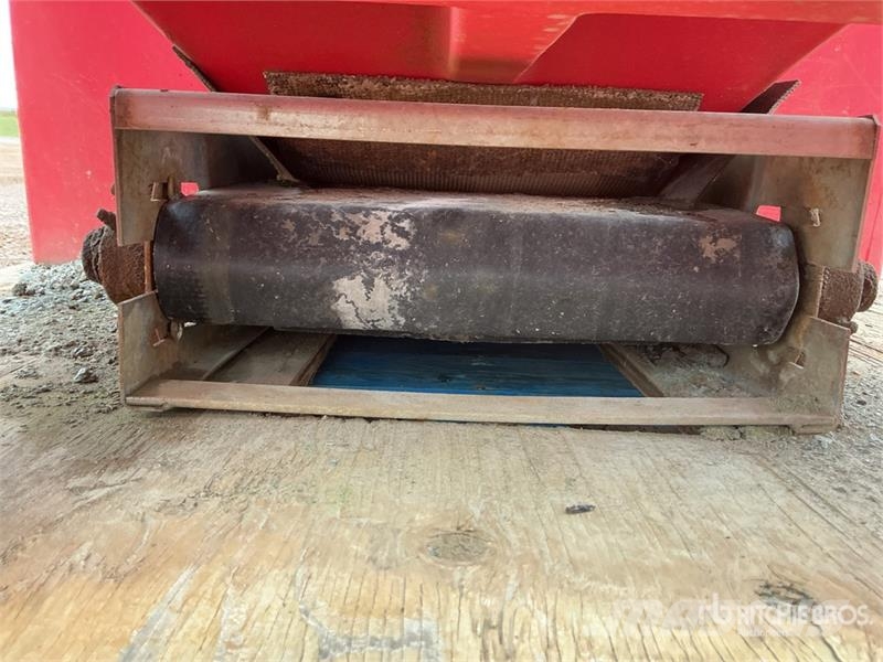 Tornado Salt Spreader - Fits Truck Hiekan- ja suolanlevittimet