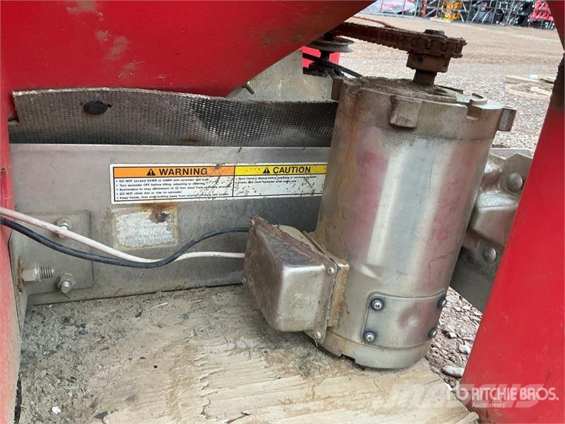 Tornado Salt Spreader - Fits Truck Hiekan- ja suolanlevittimet