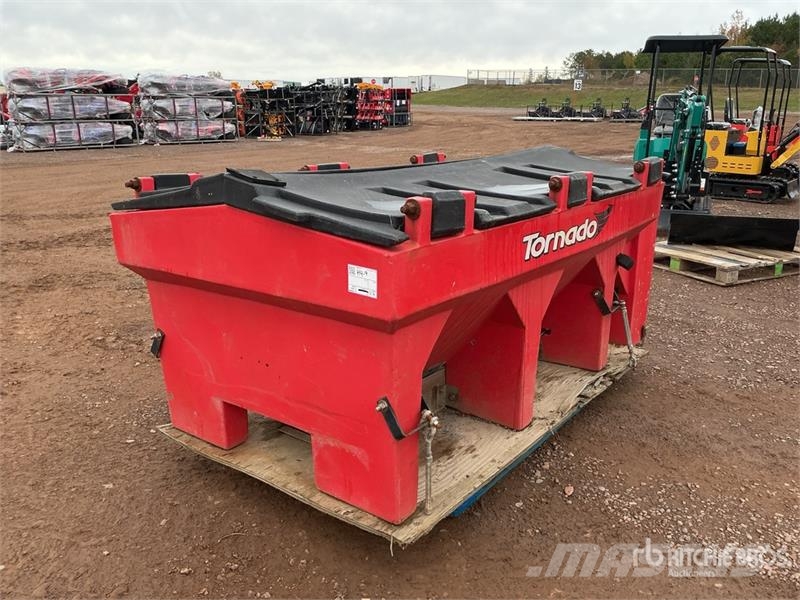 Tornado Salt Spreader - Fits Truck Hiekan- ja suolanlevittimet