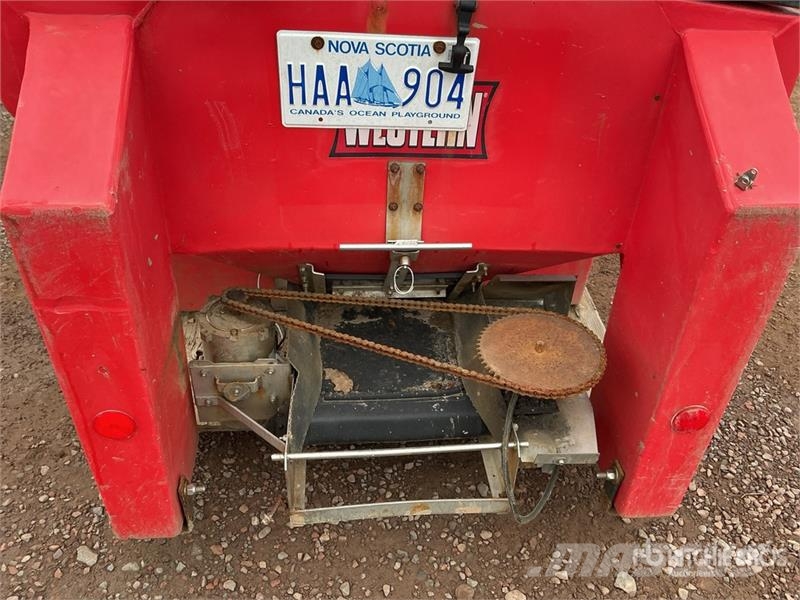 Tornado Salt Spreader - Fits Truck Hiekan- ja suolanlevittimet