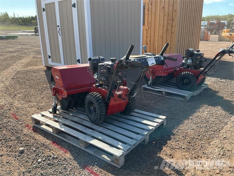Toro 23741 Walk-Behind Power Broom Veegmachines