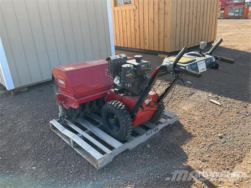 Toro 23741 Walk-Behind Power Broom Veegmachines