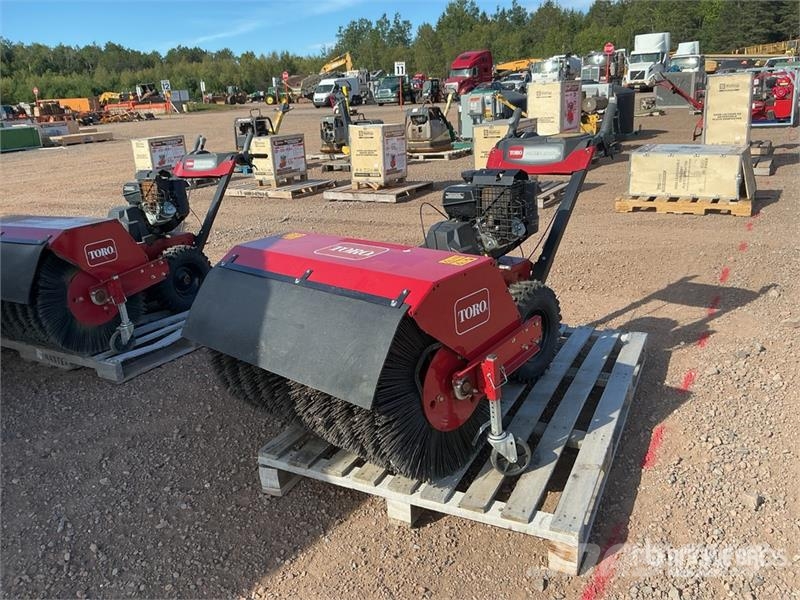 Toro 23741 Walk-Behind Power Broom Veegmachines