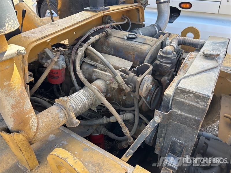 Towmotor Cushion Tire Forklift Targoncák-Egyéb