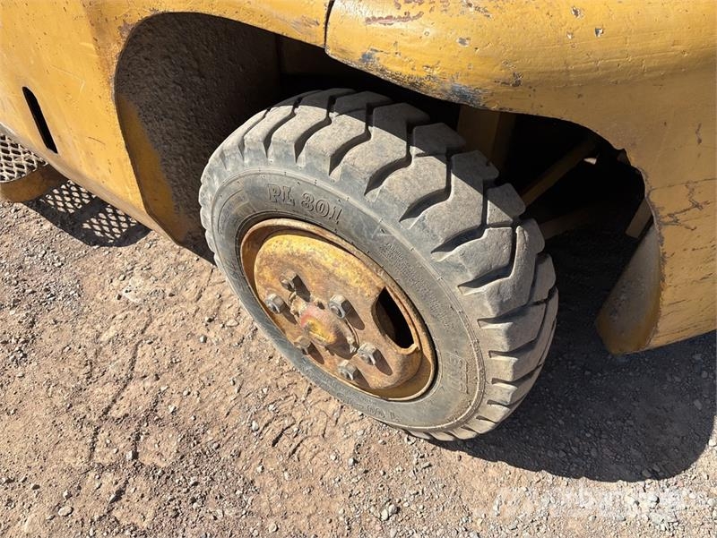 Towmotor Cushion Tire Forklift Targoncák-Egyéb