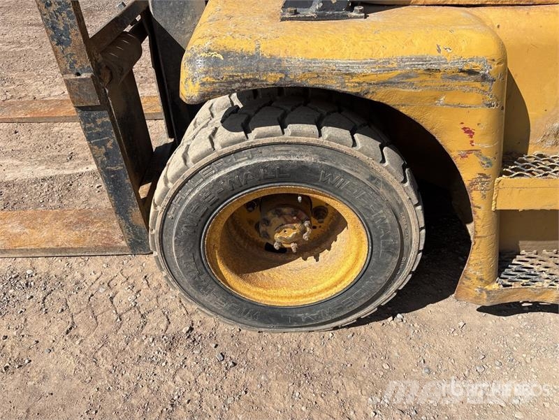 Towmotor Cushion Tire Forklift Targoncák-Egyéb