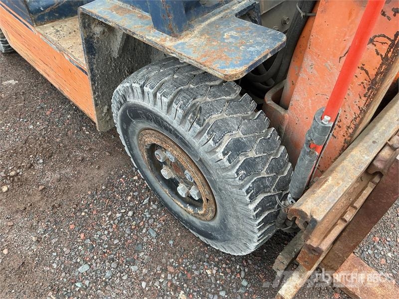Toyota 425FG15 3000 lb Pneumatic Tire Forklift Muut haarukkatrukit