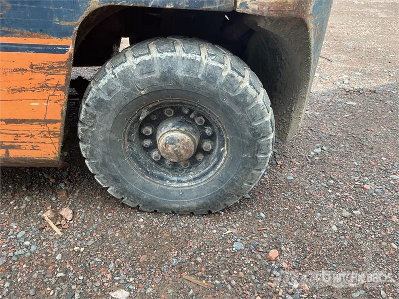 Toyota 425FG15 3000 lb Pneumatic Tire Forklift Muut haarukkatrukit