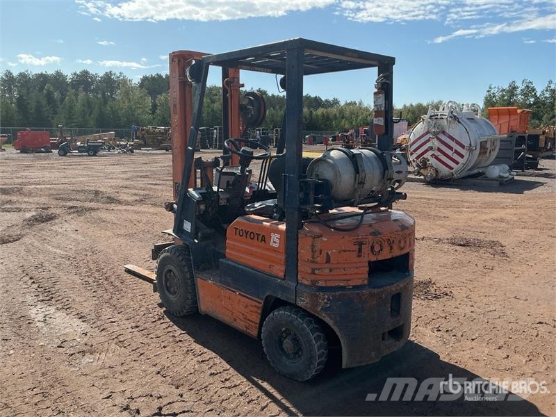 Toyota 425FG15 3000 lb Pneumatic Tire Forklift Muut haarukkatrukit