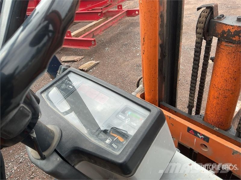 Toyota 425FG15 3000 lb Pneumatic Tire Forklift Muut haarukkatrukit