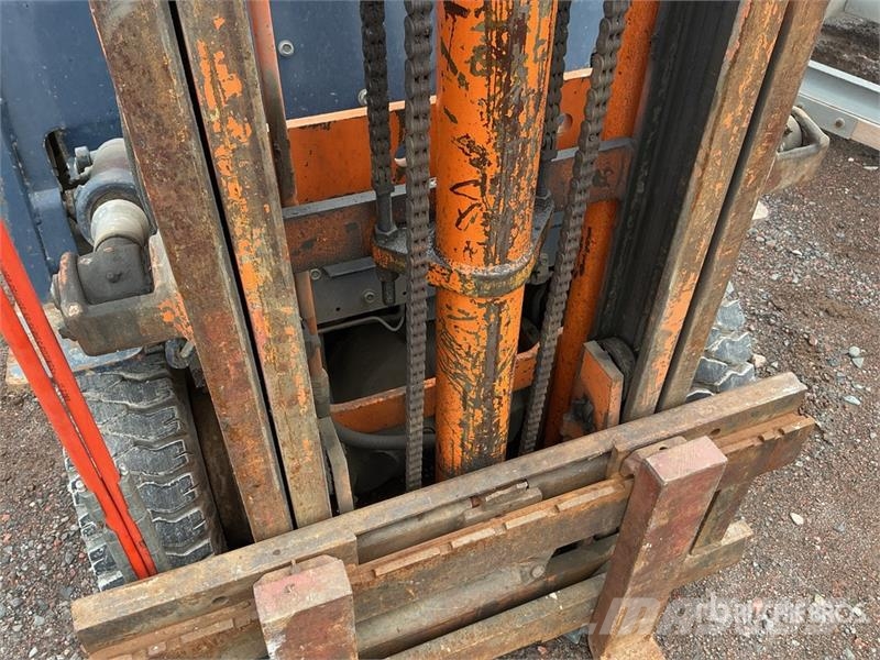 Toyota 425FG15 3000 lb Pneumatic Tire Forklift Muut haarukkatrukit