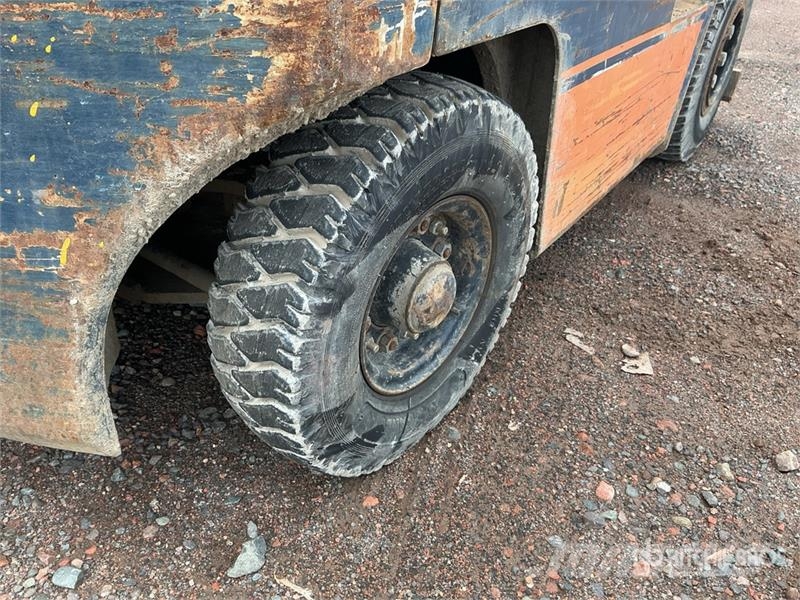 Toyota 425FG15 3000 lb Pneumatic Tire Forklift Muut haarukkatrukit