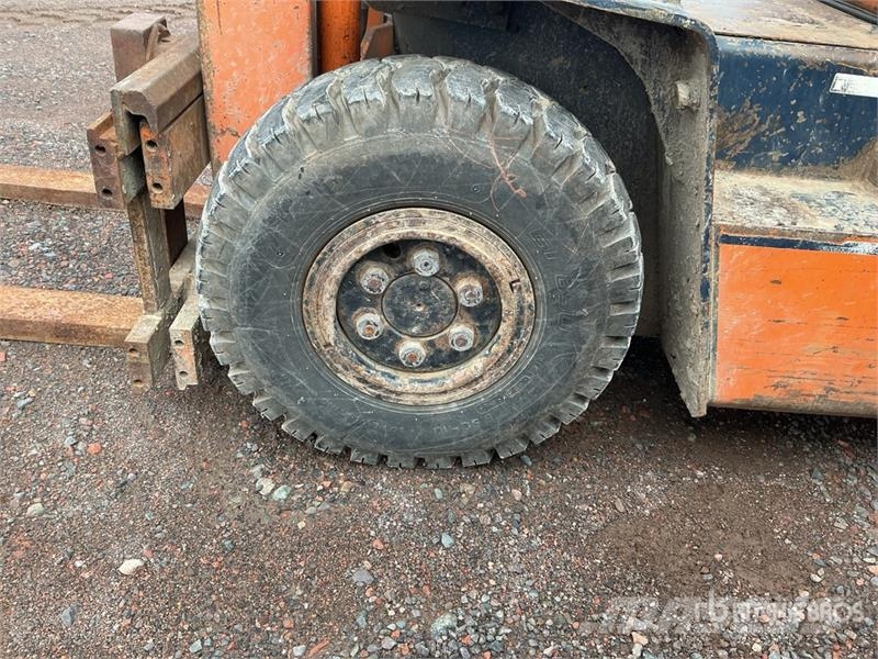 Toyota 425FG15 3000 lb Pneumatic Tire Forklift Muut haarukkatrukit