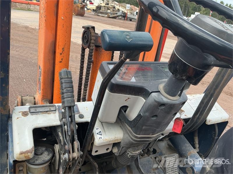 Toyota 425FG15 3000 lb Pneumatic Tire Forklift Muut haarukkatrukit