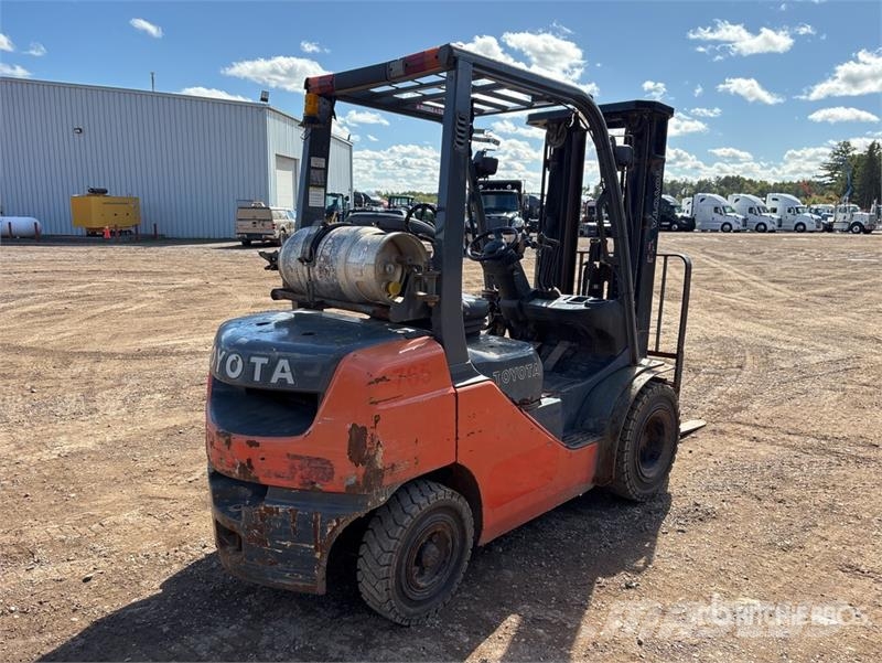 Toyota 8FGU25 4500 lb Forklift Montacargas - otros