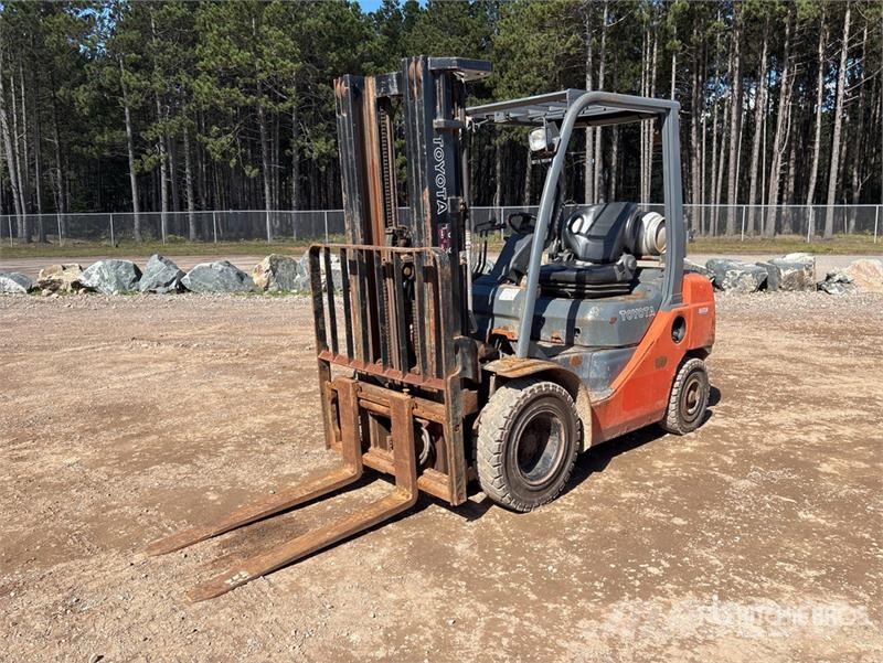 Toyota 8FGU25 4500 lb Forklift Montacargas - otros