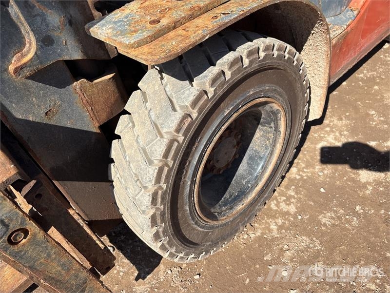 Toyota 8FGU25 4500 lb Forklift Montacargas - otros