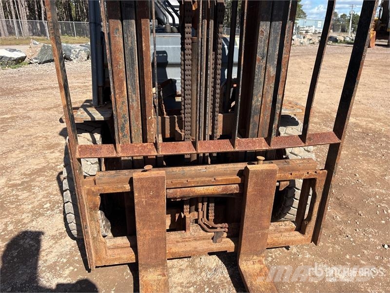 Toyota 8FGU25 4500 lb Forklift Montacargas - otros