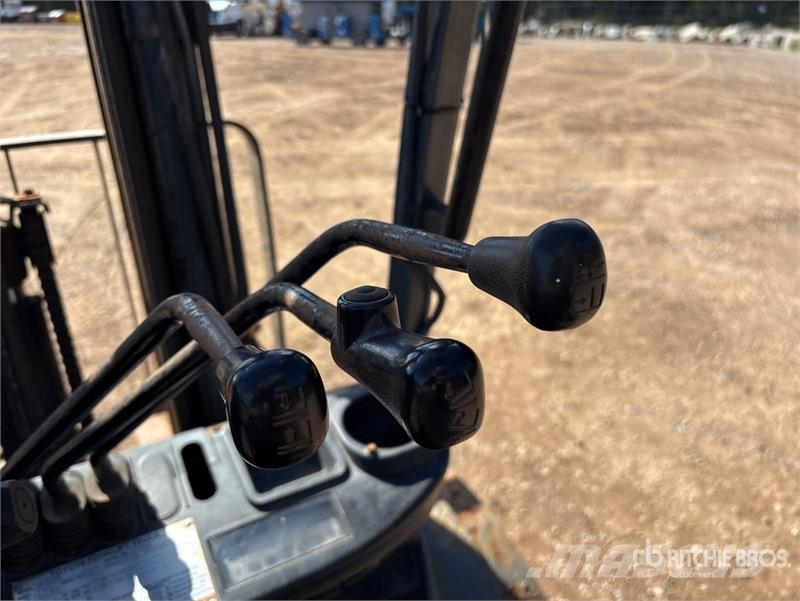 Toyota 8FGU25 4500 lb Forklift Montacargas - otros