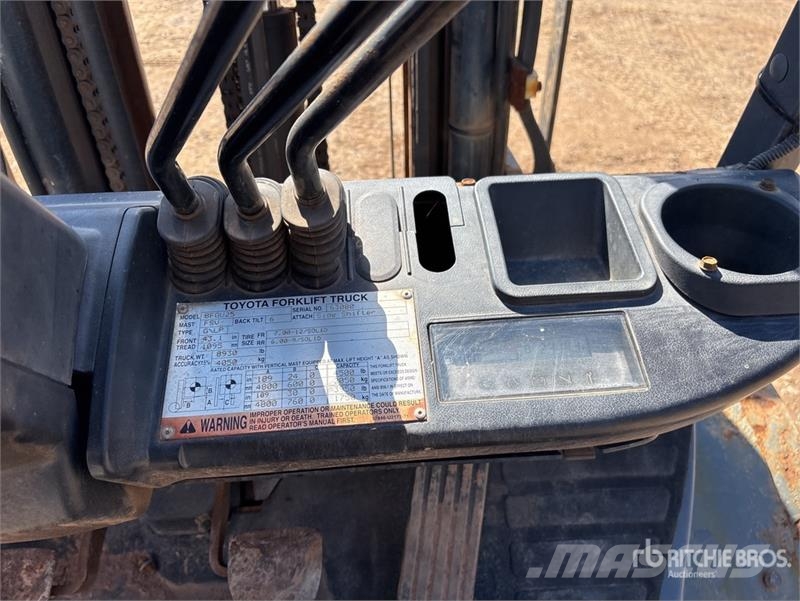 Toyota 8FGU25 4500 lb Forklift Montacargas - otros