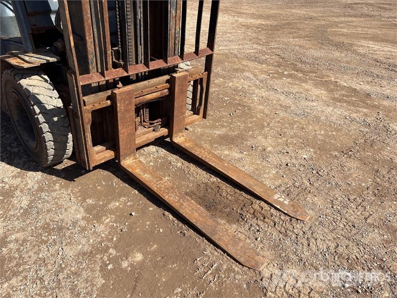 Toyota 8FGU25 4500 lb Forklift Montacargas - otros
