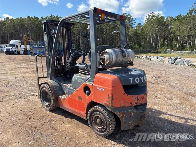 Toyota 8FGU25 4500 lb Forklift Montacargas - otros
