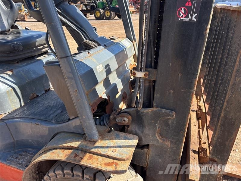 Toyota 8FGU25 4500 lb Forklift Montacargas - otros