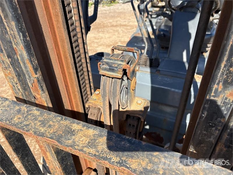 Toyota 8FGU25 4500 lb Forklift Montacargas - otros