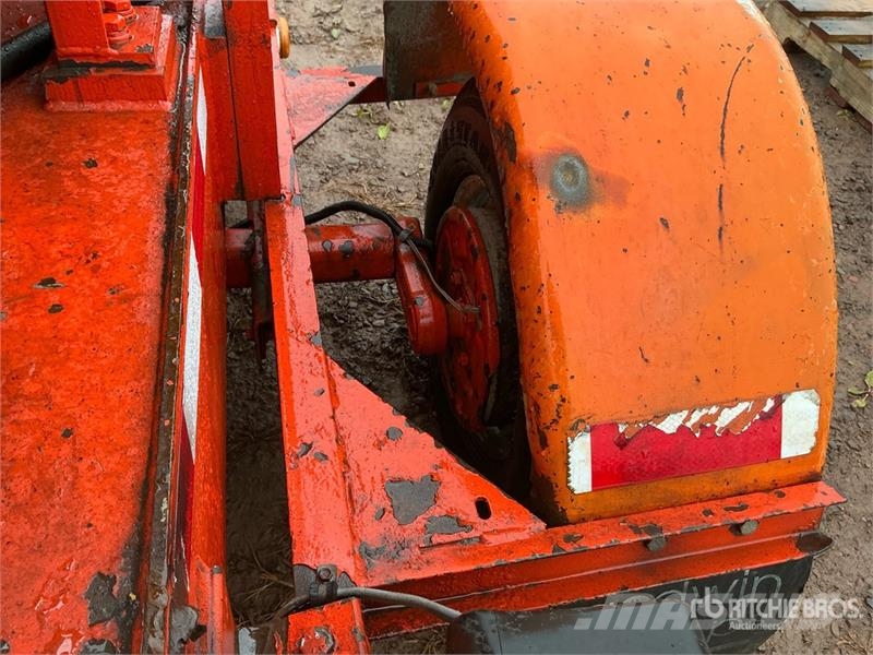 Trailer-Mounted Water Pump (Inoperable) مضخات المياه