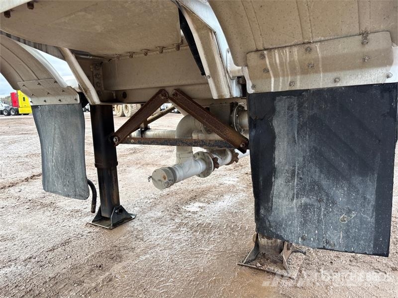Tremcar 1100 cft Tri/A Lead Pneumatic Bulk Trailer Прочие прицепы