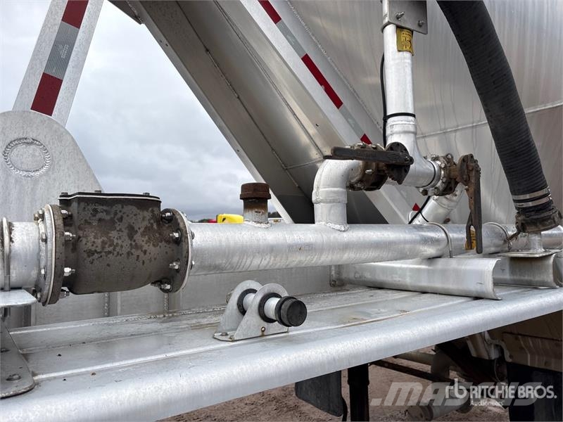 Tremcar 1100 cft Tri/A Lead Pneumatic Bulk Trailer Прочие прицепы