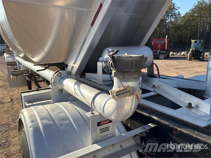 Tremcar 1100 cft Tri/A Lead Tanker Trailer Tanker trailers