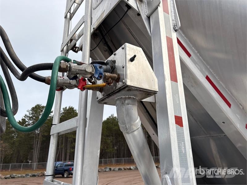 Tremcar 1100 cft Tri/A Lead Pneumatic Bulk Trailer Прочие прицепы