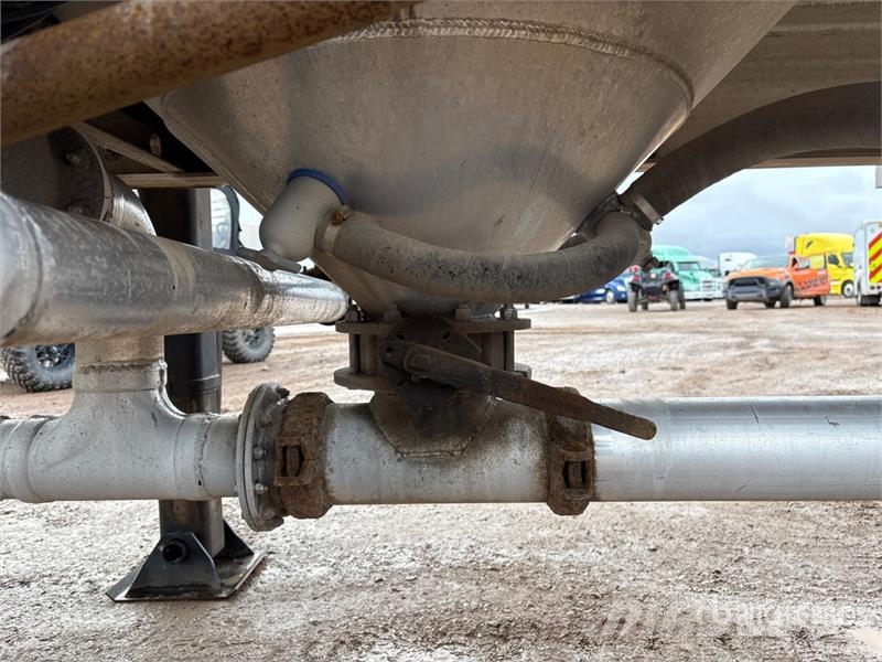 Tremcar 1100 cft Tri/A Lead Pneumatic Bulk Trailer Прочие прицепы