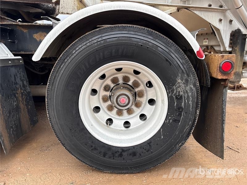 Tremcar 1100 cft Tri/A Lead Pneumatic Bulk Trailer Прочие прицепы