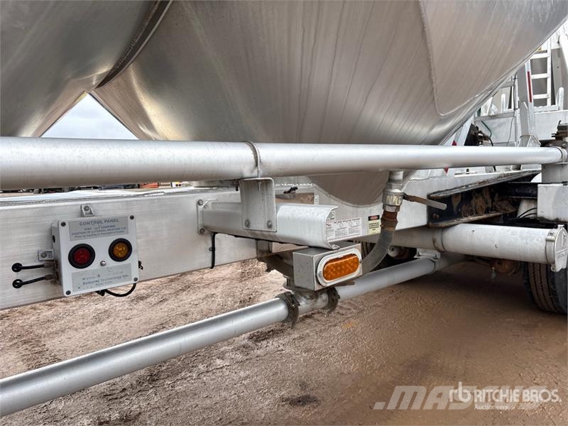 Tremcar 1100 cft Tri/A Lead Pneumatic Bulk Trailer Прочие прицепы