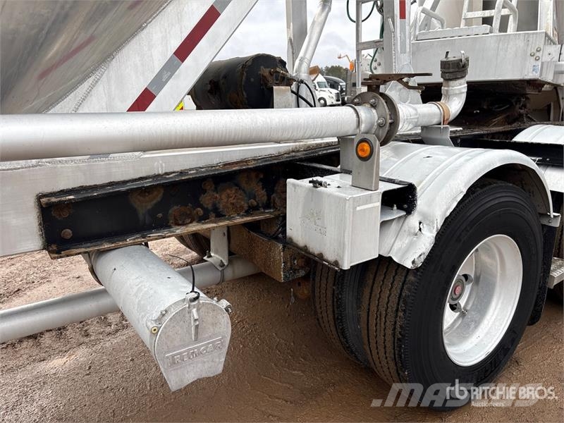 Tremcar 1100 cft Tri/A Lead Pneumatic Bulk Trailer Прочие прицепы