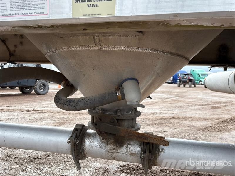 Tremcar 1100 cft Tri/A Lead Pneumatic Bulk Trailer Прочие прицепы