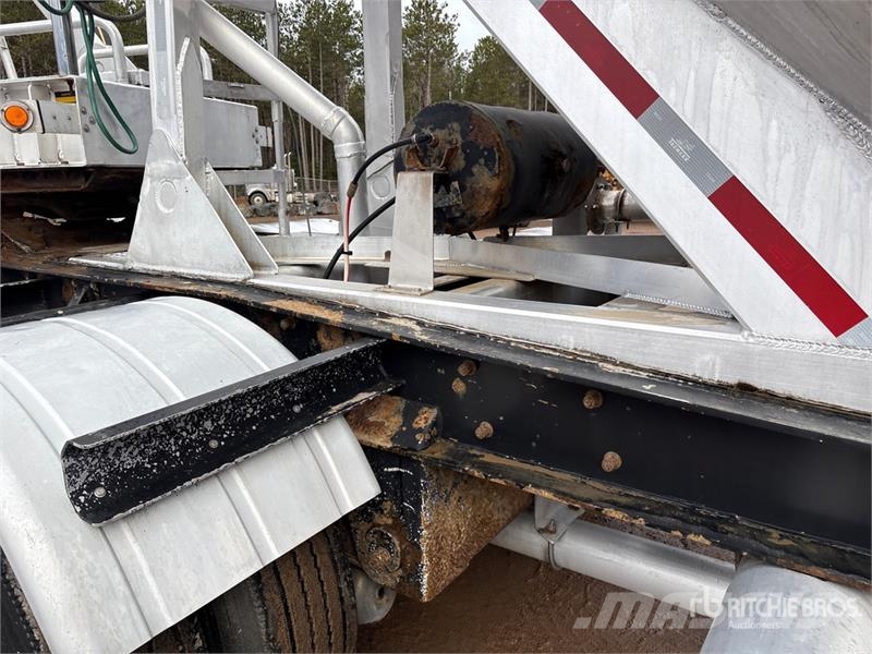 Tremcar 1100 cft Tri/A Lead Pneumatic Bulk Trailer Прочие прицепы