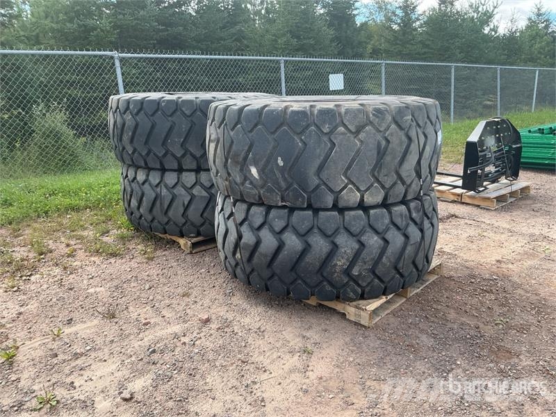 Triangle of (4) Triangle TB517 23.5R25 Loader Tires Renkaat ja vanteet
