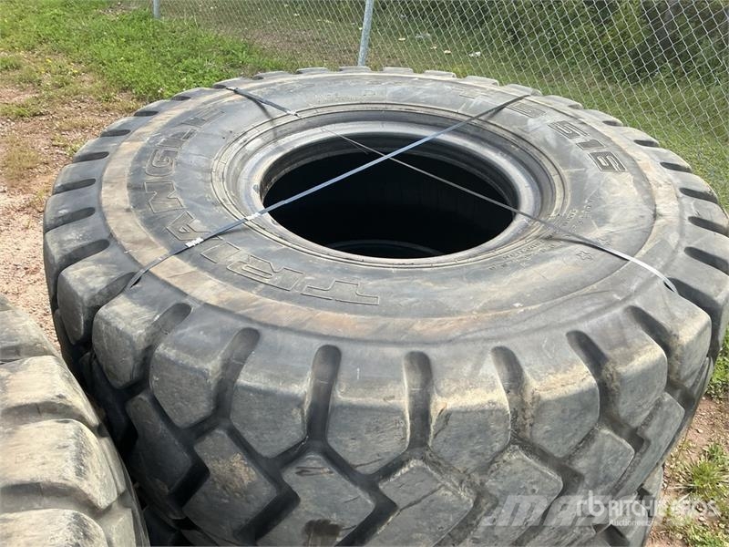 Triangle of (4) Triangle TB517 23.5R25 Loader Tires Renkaat ja vanteet