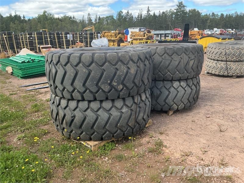 Triangle of (4) Triangle TB517 23.5R25 Loader Tires Renkaat ja vanteet