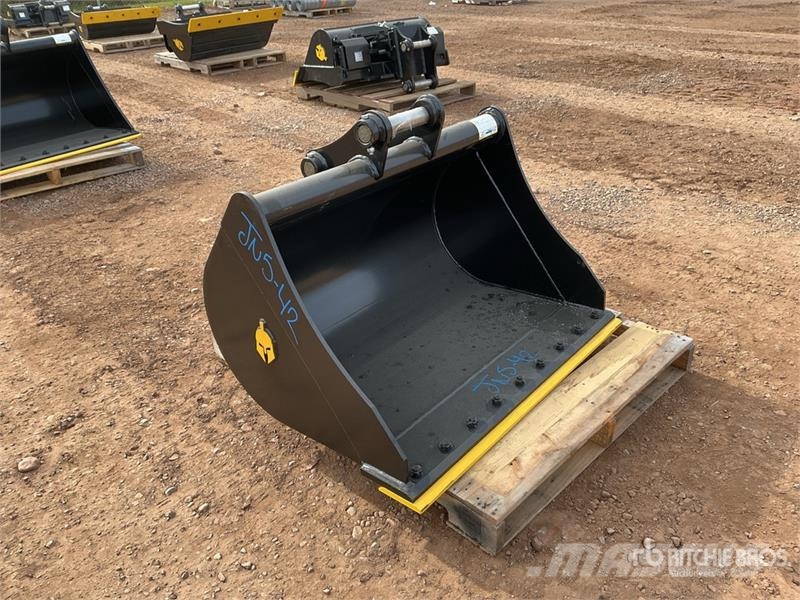 Trojan 42 in Cleanup Excavator Bucket - Fits 80 mm Cat 32 Kanalak