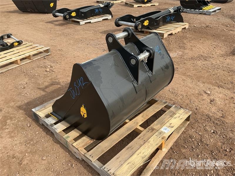 Trojan 42 in Cleanup Excavator Bucket - Fits 80 mm Cat 32 Kanalak