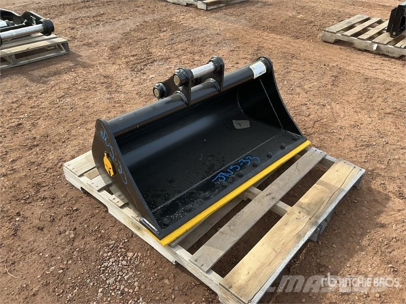 Trojan 42 in Cleanup Excavator Bucket - Fits 65 mm Cat 31 Kanalak