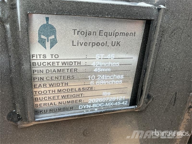 Trojan 42 in Cleanup Excavator Bucket - Fits 80 mm Cat 32 Kanalak