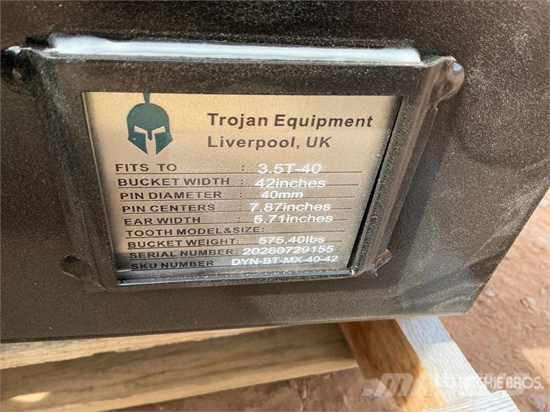 Trojan 42 in Hydraulic Tilting Excavator Bucket - Fits 30 Kašike / Korpe