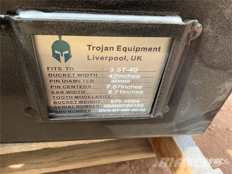 Trojan 42 in Hydraulic Tilting Excavator Bucket - Fits 30 Kašike / Korpe