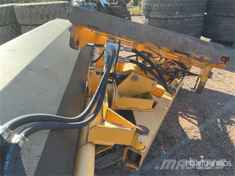  Trucbrush 121 in Broom Attachment Harjad