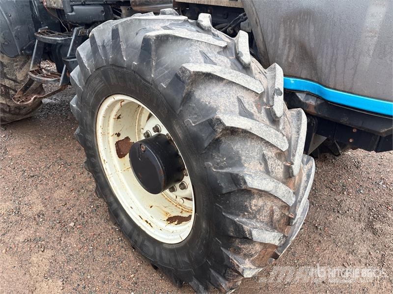 Valtra T160 4WD Tractor الجرارات